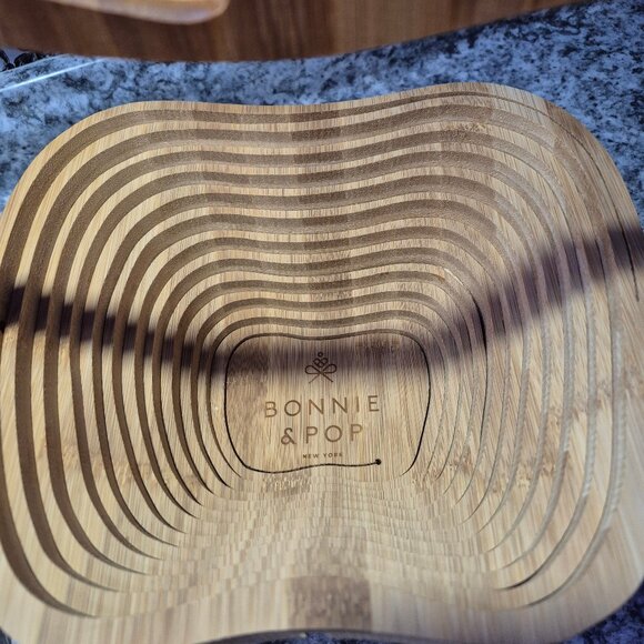 Wooden gift basket from Bonnie and Pop. No fruit. - Picture 6 of 8